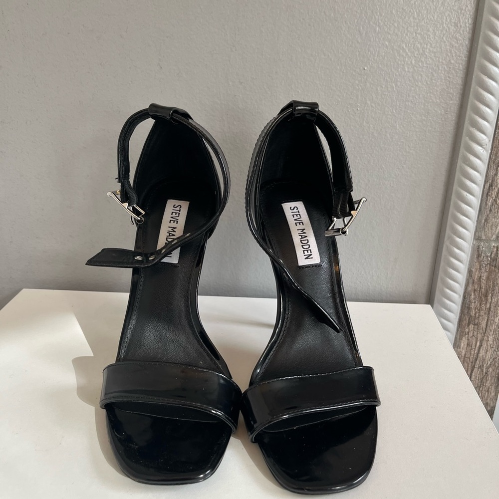 Steve Madden - Beginning Black Patent Stiletto Buckle Heels - 7M - Picture 2 of 6